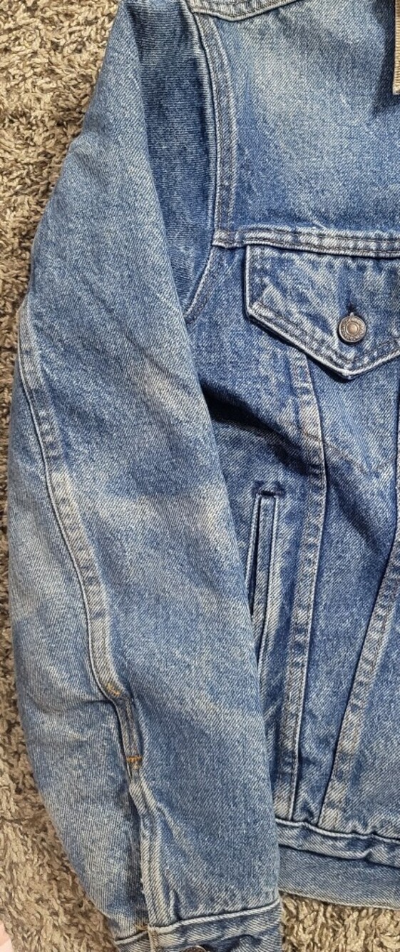 Vintage Levi's Blue Denim Jacket - Men's Classic Trucker Style - Picture 4 of 11